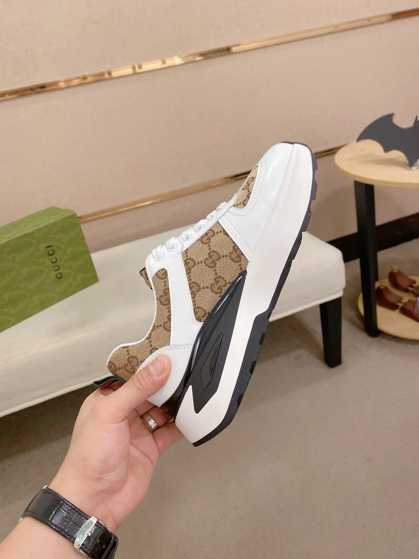 Factory price 462💰New GUCCI (Gucci) counters are launched simultaneously, new men's shoes, 😘fabrics are selected imported cowhide, lining: sheepskin lining. 👍🏿 High-end ☄️ air-cushion molded anti-slip rubber outsole, exquisite lines, simple and elegant, comfortable and high-end for leisure travel. Code number: 38 to 44 (45 can be customized and cannot be returned or exchanged)